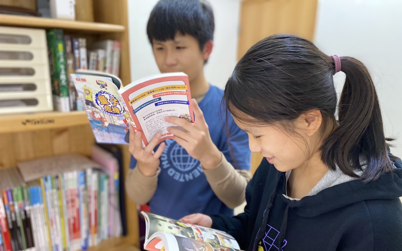 Foxconn Education Foundation published "The Nerd’s Alliance: Quantum Crisis", the best introductory book on quantum theory for students.​​​​​​​​​​​