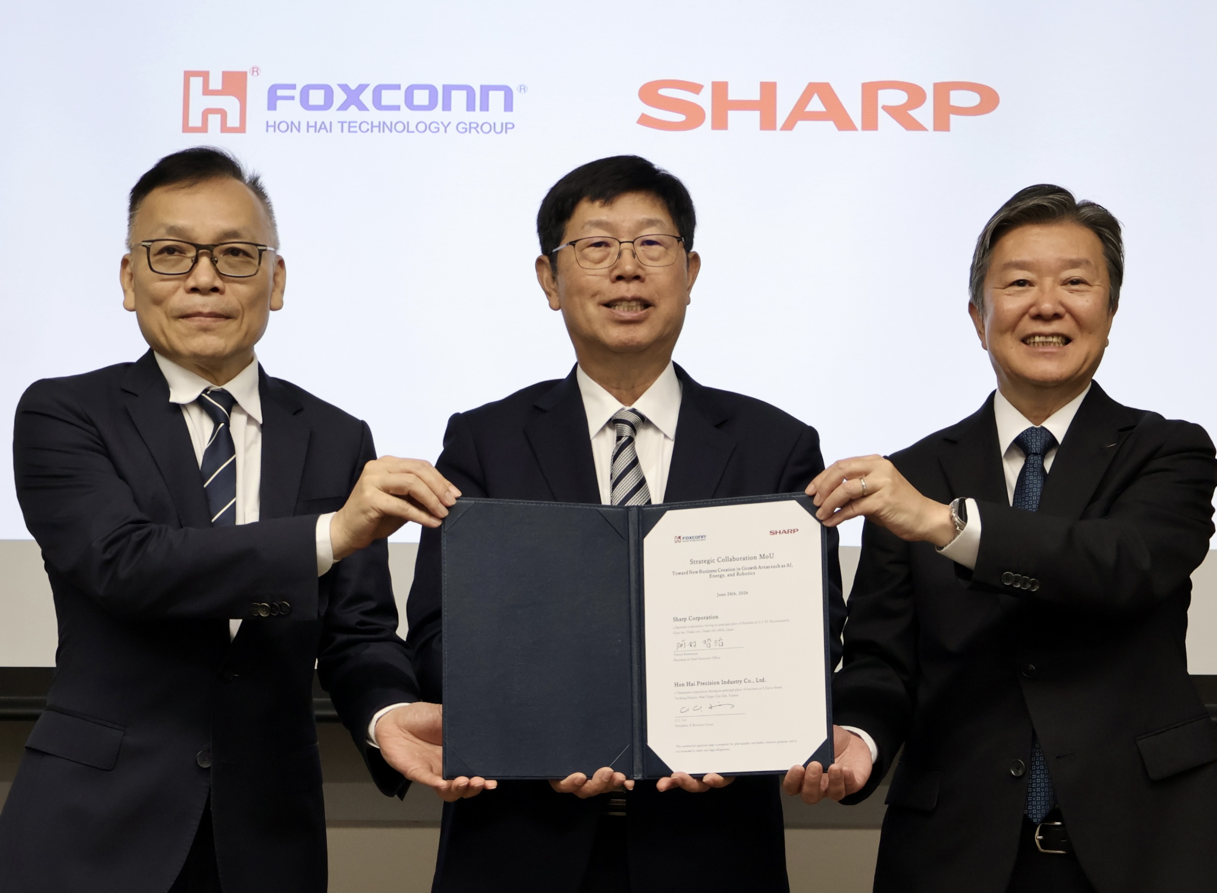 Foxconn and SHARP Sign Strategic Memorandum of Understanding Advancing the “3+3+3” Strategy in Japan and Global Markets