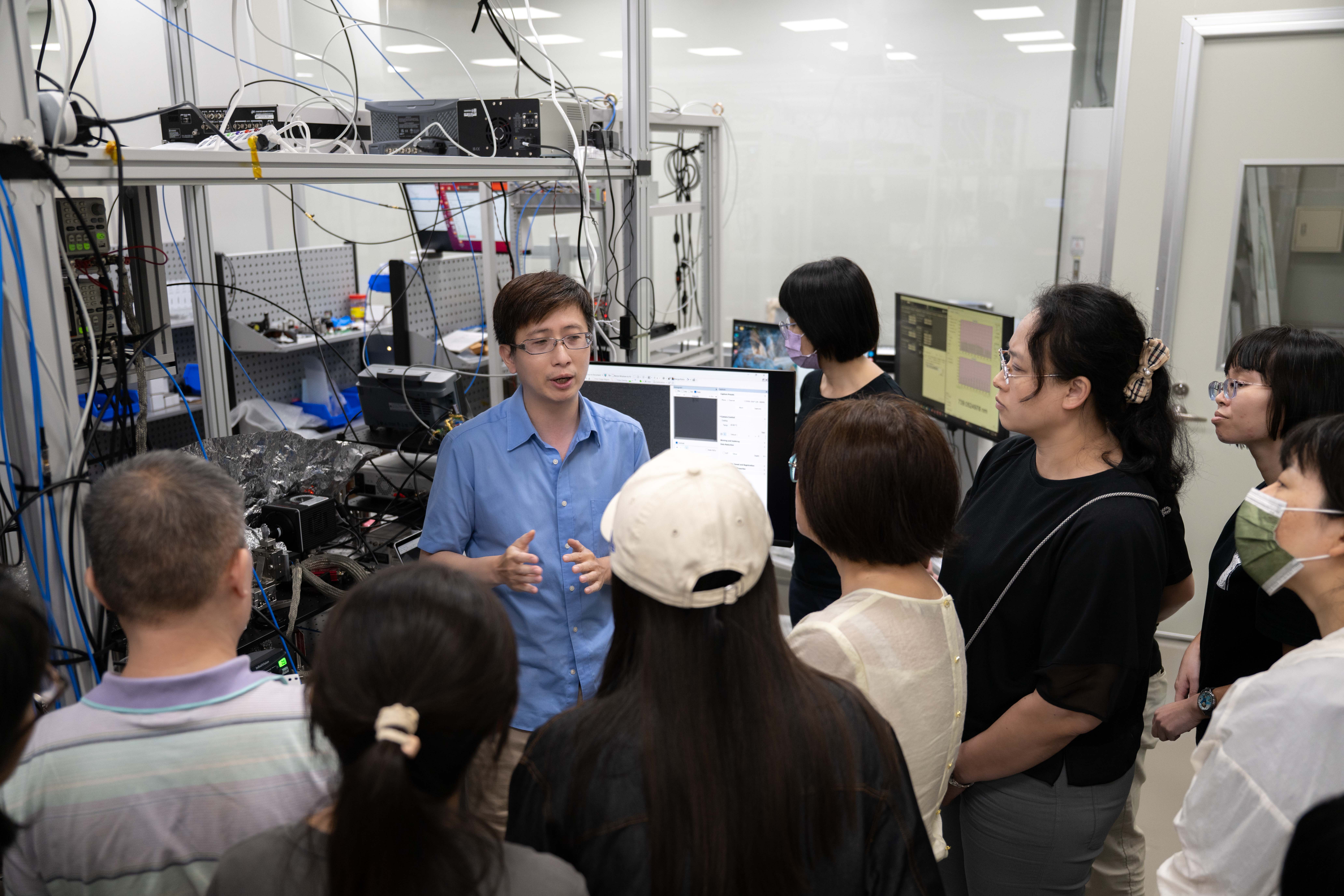鴻海教育基金會攜手臺北市教育局推動高中量子教育